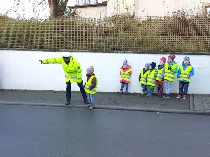 20171130_Bild_PM_Kita_Kinder_lernen_Verhalten_im_Strassenverkehr