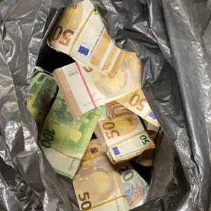 1 Million Bargeld in Plastiksäcken bei Verkehrskontrolle in Niederbayern aufgefunden